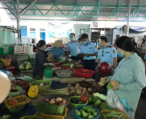 Tăng cường kiểm tra, giám sát tình hình thị trường, giá cả các mặt hàng thiết yếu