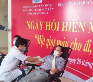 Hơn 900 người tham gia Ngày hội hiến máu tình nguyện