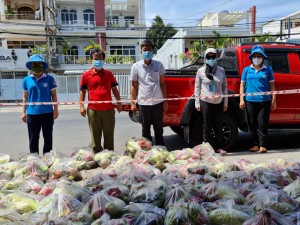 Gần 200 hộ dân được nhận quà từ chương trình "Rau xanh nghĩa tình"