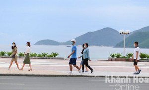 Người dân Nha Trang tập thể dục ngày được nới lỏng