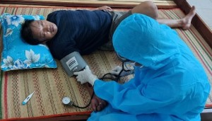 Quân y đảo Núi Le A cấp cứu ngư dân bị đột quỵ não