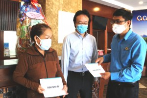 Chia sẻ khó khăn với người lao động