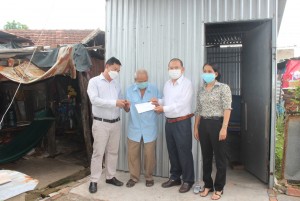 Thăm, tặng quà người cao tuổi nghèo, đơn thân