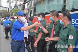 Xuất quân đón 500 người dân Khánh Hòa trở về từ các tỉnh, thành phố phía Nam