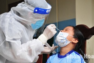 Xét nghiệm tầm soát SARS-CoV-2 để đón học sinh tiểu học, mầm non trở lại trường