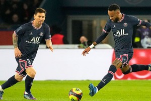 Tại sao Lionel Messi vẫn chưa thể tỏa sáng tại Paris Saint-Germain?