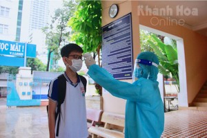Khánh Hòa triển khai tiêm vắc xin cho học sinh THPT