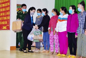 Đồng hành với phụ nữ ven biển