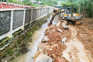 Trường Trung cấp Kỹ thuật miền Trung: Phản hồi xung quanh bài báo "Xẻ đất quốc phòng"