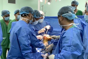 Bệnh viện Quân y 87 tiếp nhận thành công kỹ thuật thay khớp gối