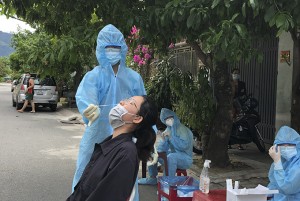 Từ 7 giờ đến 17 giờ ngày 4-12, Khánh Hòa ghi nhận thêm 296 ca dương tính với SARS-CoV-2