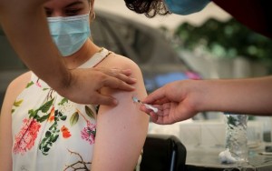 WB kêu gọi các nước giàu thực hiện cam kết tài trợ vaccine phòng Covid-19