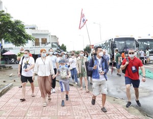 Du khách Nga khám phá Nha Trang