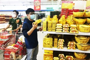 Thị trường bánh, kẹo, mứt Tết: Hàng Việt chiếm ưu thế
