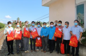 Liên đoàn Lao động tỉnh thăm, chúc Tết người lao động và một số đơn vị