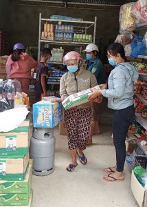 Nhộn nhịp mua sắm Tết