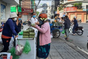 Tết đến, rộn ràng bánh tét, bánh chưng