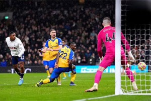 Phòng ngự vẫn đang là vấn đề mà Antonio Conte phải giải quyết tại Tottenham