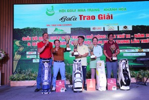 Trao 22 giải cho các golfer, đội xuất sắc