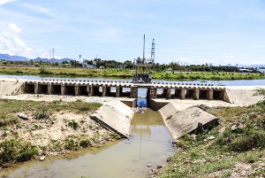 Nha Trang: Đề xuất giải quyết ngập nước khu dân cư ở đập tràn sông Tắc