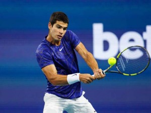 Bán kết Miami Open: Đánh bại đương kim vô địch, tay vợt trẻ Alcaraz giành vé vào chung kết