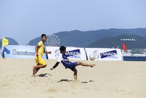 6 đội tranh tài Giải bóng đá bãi biển tỉnh Khánh Hòa