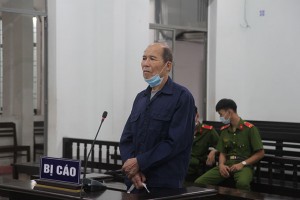 Lừa "chạy" xin học để chiếm đoạt tiền