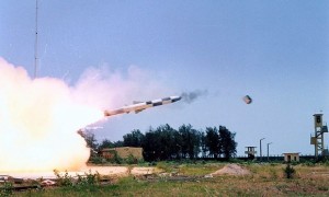 Ấn Độ thử nghiệm hai phiên bản tên lửa hành trình BrahMos