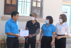 Liên đoàn Lao động tỉnh Khánh Hòa thăm 3 gia đình công nhân bị chết do tai nạn lao động