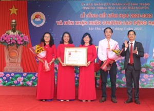 Trường THCS Thái Nguyên đón nhận Huân chương Lao động hạng Nhất