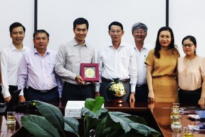 Ông Đinh Văn Thiệu - Phó Chủ tịch UBND tỉnh Khánh Hòa làm việc với Trường Cao đẳng FPT