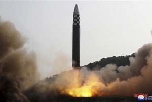 Tổng thống Hàn Quốc chỉ thị tăng phòng thủ sau vụ phóng của Triều Tiên