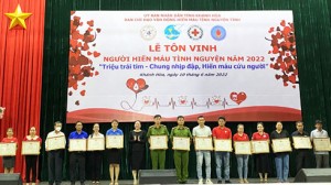 Tôn vinh 323 gia đình, cá nhân hiến máu tình nguyện