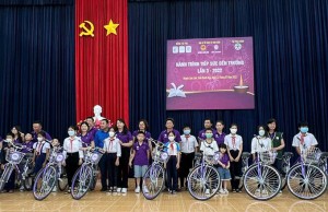 Trao tặng 200 xe đạp cho học sinh huyện Cam Lâm