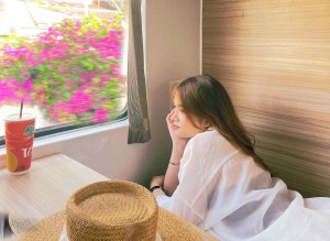 Du khách thích du lịch bằng tàu hỏa vì được ngắm cảnh