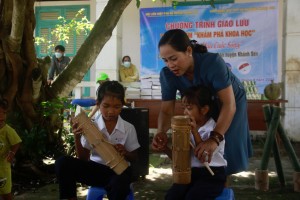Tổ chức chương trình "Khám phá khoa học" cho học sinh Khánh Sơn