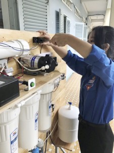 Hai học sinh chế tạo hệ thống lọc nước đa năng