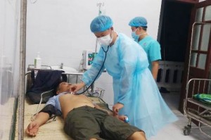 Bệnh xá đảo Song Tử Tây cấp cứu ngư dân gặp nạn trên biển
