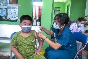 Đẩy nhanh tiến độ tiêm vắc xin cho học sinh