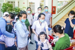 Xung quanh thông tin học sinh không tiêm vắc xin thì không được đến trường: Chấn chỉnh một số trường