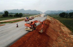 Loạt dự án cao tốc Bắc - Nam phải sửa thiết kế làn khẩn cấp