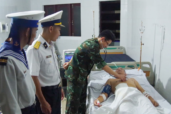 Bệnh xá đảo Trường Sa phẫu thuật cấp cứu ngư dân bị viêm ruột thừa cấp