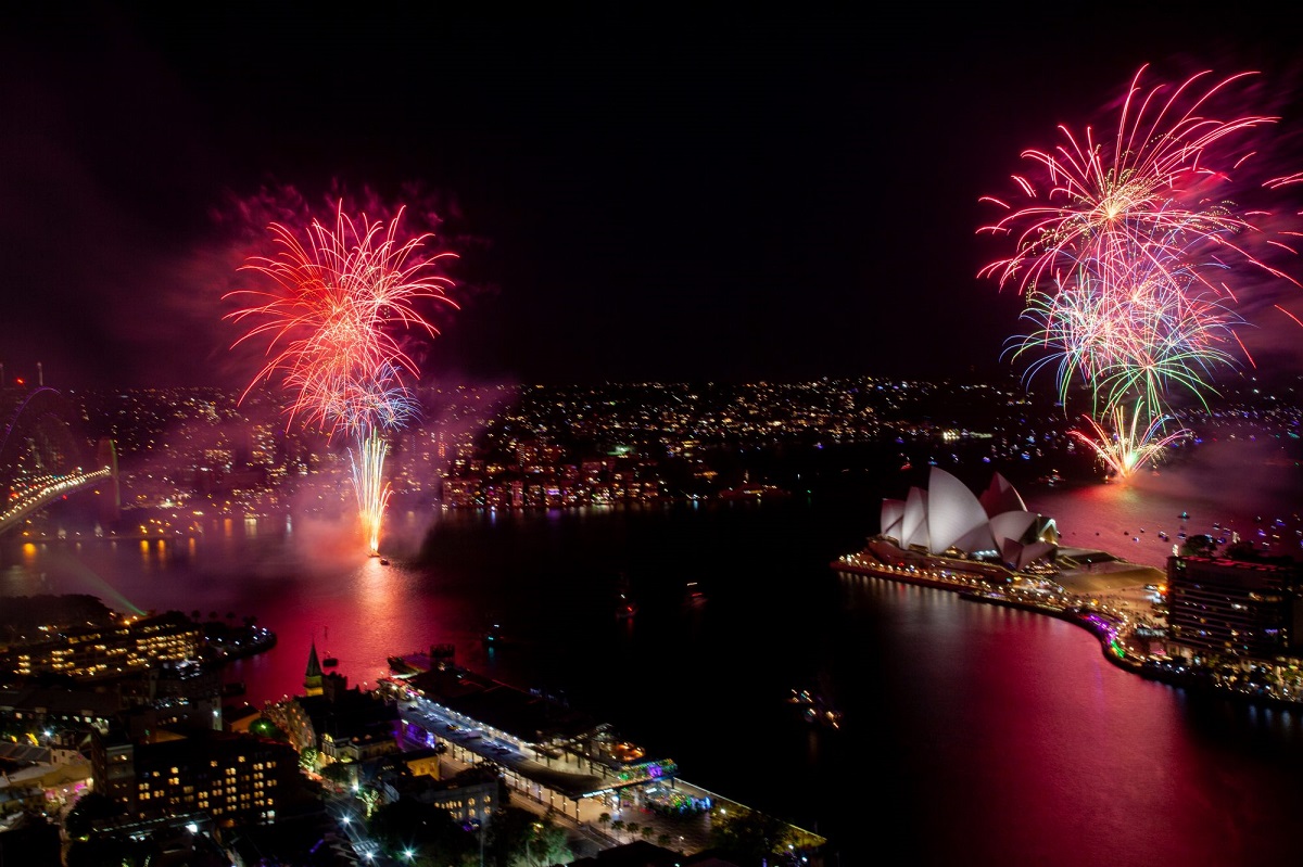Pháo hoa rực sáng khu vực cầu cảng Sydney, Australia trong đêm giao thừa đón năm mới, ngày 31/12/2021. (Ảnh: The Sydney Morning Herald)