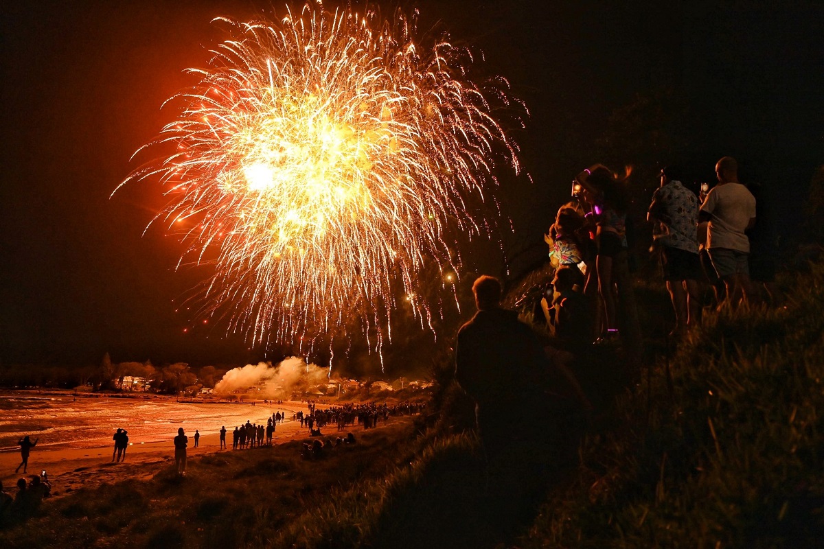 Người dân tại Currarong, Shoalhaven, New South Wales, Australia đón năm mới với màn pháo hoa rực rỡ. (Ảnh: The Sydney Morning Herald)