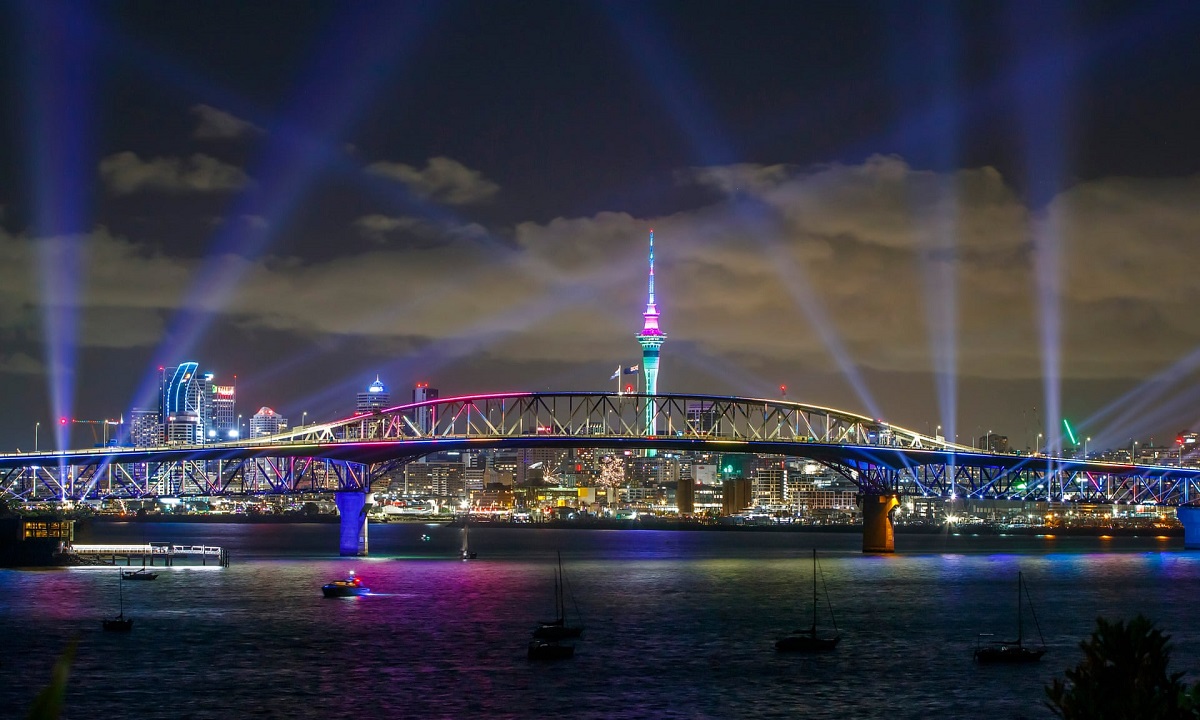 Màn trình diễn ánh sáng trên cầu cảng Auckland, New Zealand. (Ảnh: Getty Images)