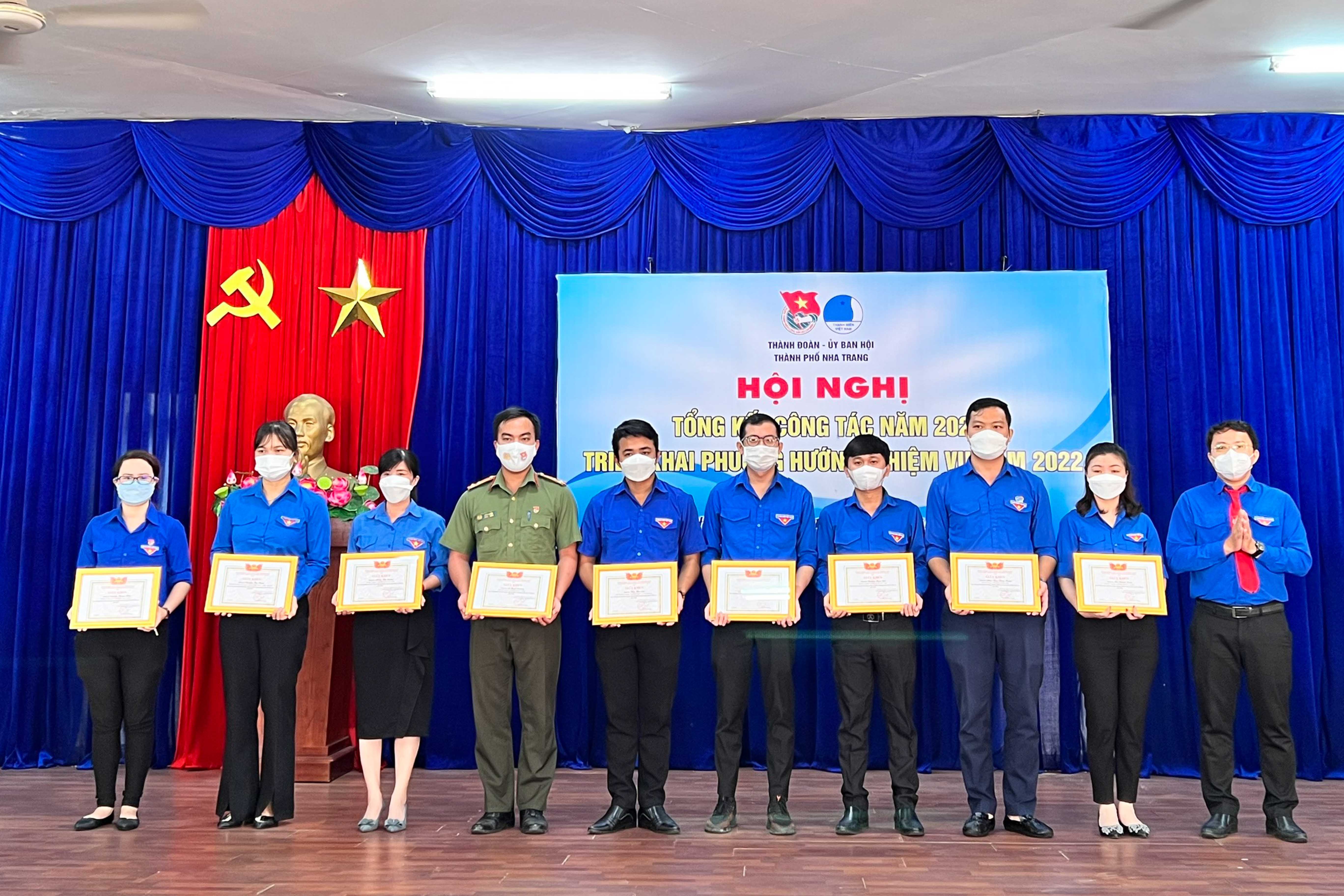 Thành đoàn Nha Trang khen thưởng các tập thể, cá nhân xuất sắc
