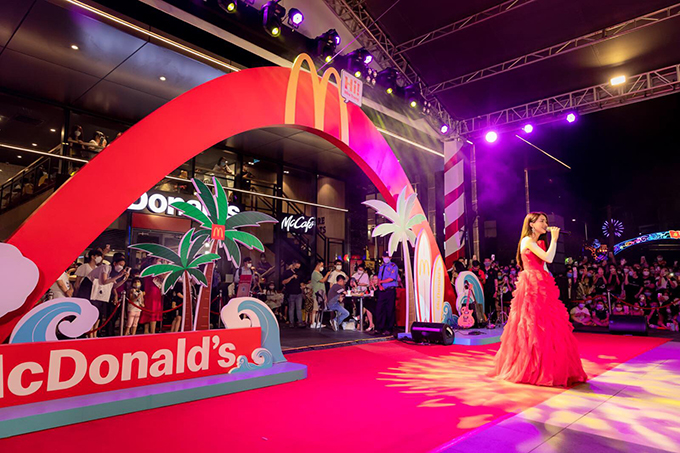 Ca sỹ khách mời đêm nhạc khai trương McDonalds Nha Trang