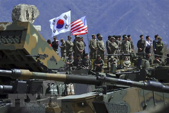 Binh sỹ Mỹ và Hàn Quốc tham gia cuộc tập trận chung Mỹ-Hàn tại Pocheon, Hàn Quốc ngày 26/4/2017. (Ảnh: AFP/TTXVN)