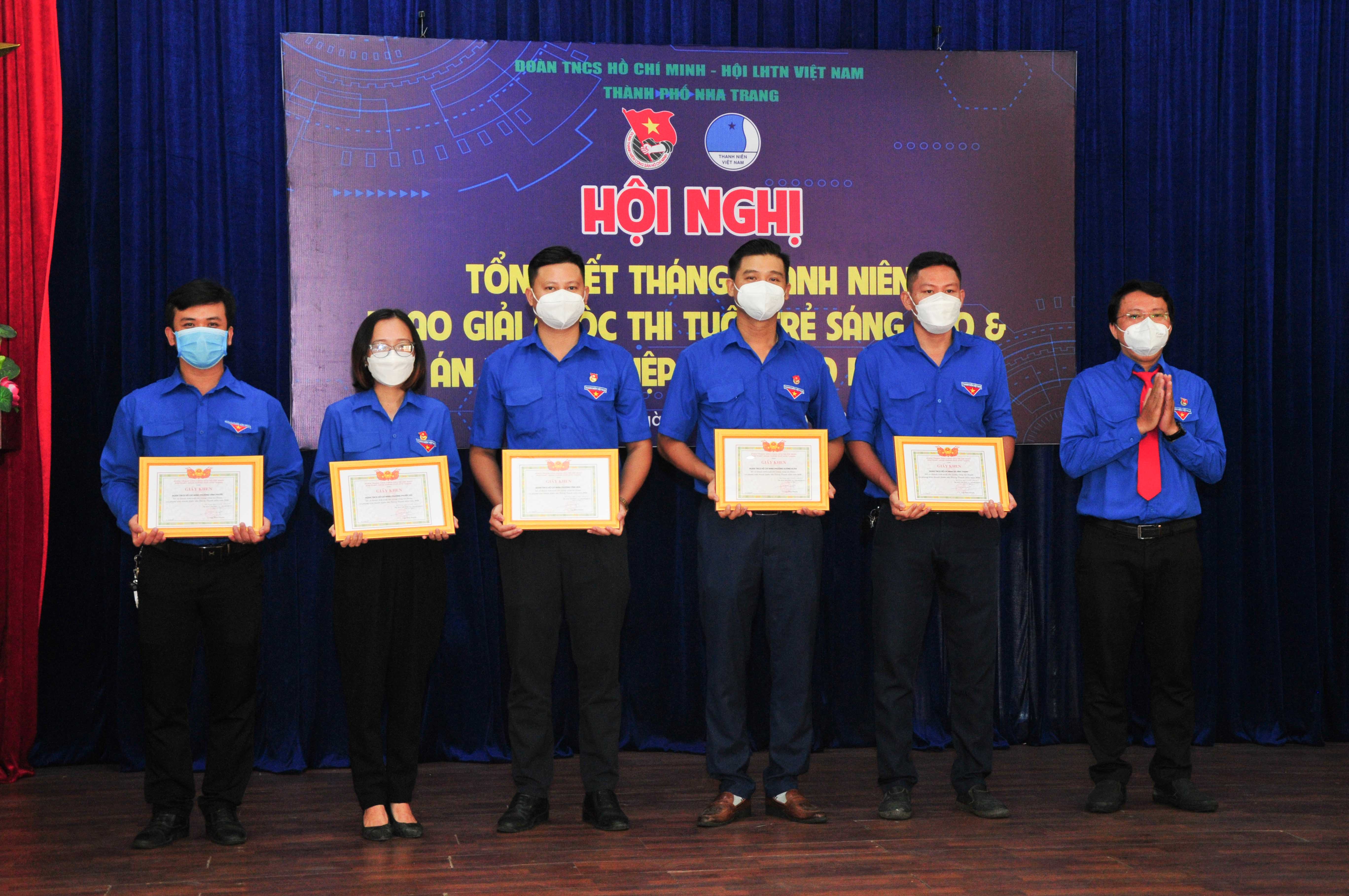 Thành đoàn Nha Trang khen thưởng các tập thể có thành tích xuất sắc trong Tháng Thanh niên