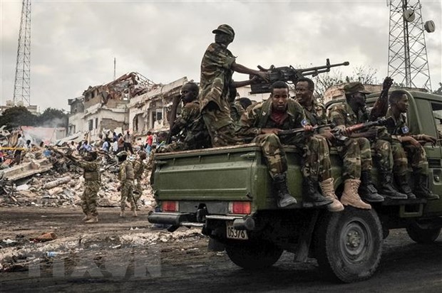 Binh sỹ Somalia tuần tra tại Mogadishu. (Ảnh: AFP/TTXVN)